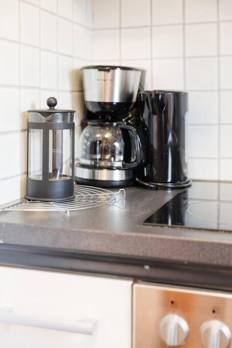 - 3-Bedroom Apartment Luxury: Central & Spacious In Duisburg & Big Tv And Kitchen - المظهر الخارجي الصورة