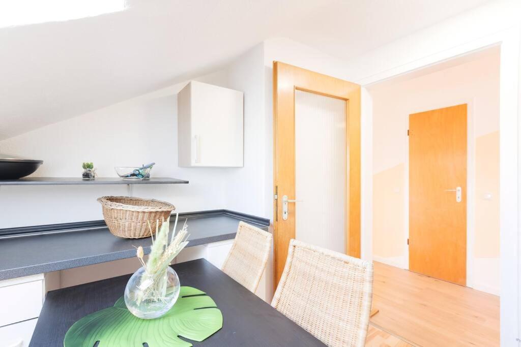 - 3-Bedroom Apartment Luxury: Central & Spacious In Duisburg & Big Tv And Kitchen - المظهر الخارجي الصورة