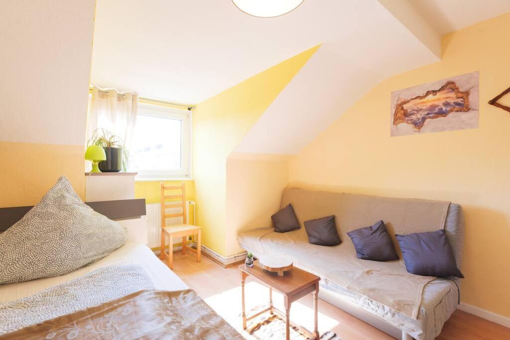 - 3-Bedroom Apartment Luxury: Central & Spacious In Duisburg & Big Tv And Kitchen - المظهر الخارجي الصورة