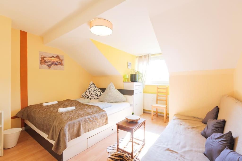 - 3-Bedroom Apartment Luxury: Central & Spacious In Duisburg & Big Tv And Kitchen - المظهر الخارجي الصورة